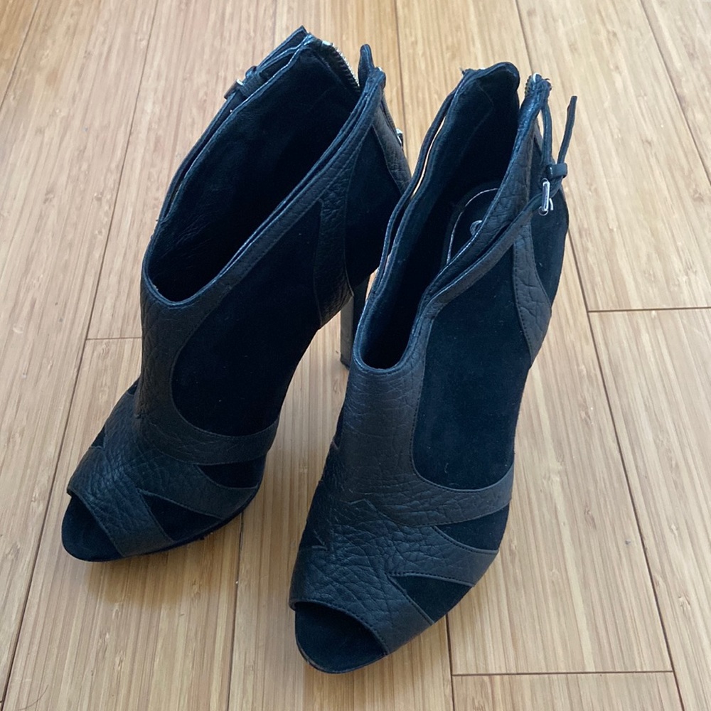 good condition suede and leather 3” heels. size 37